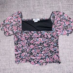Love streak XS ruched cap sleeved mesh lace floral crop top